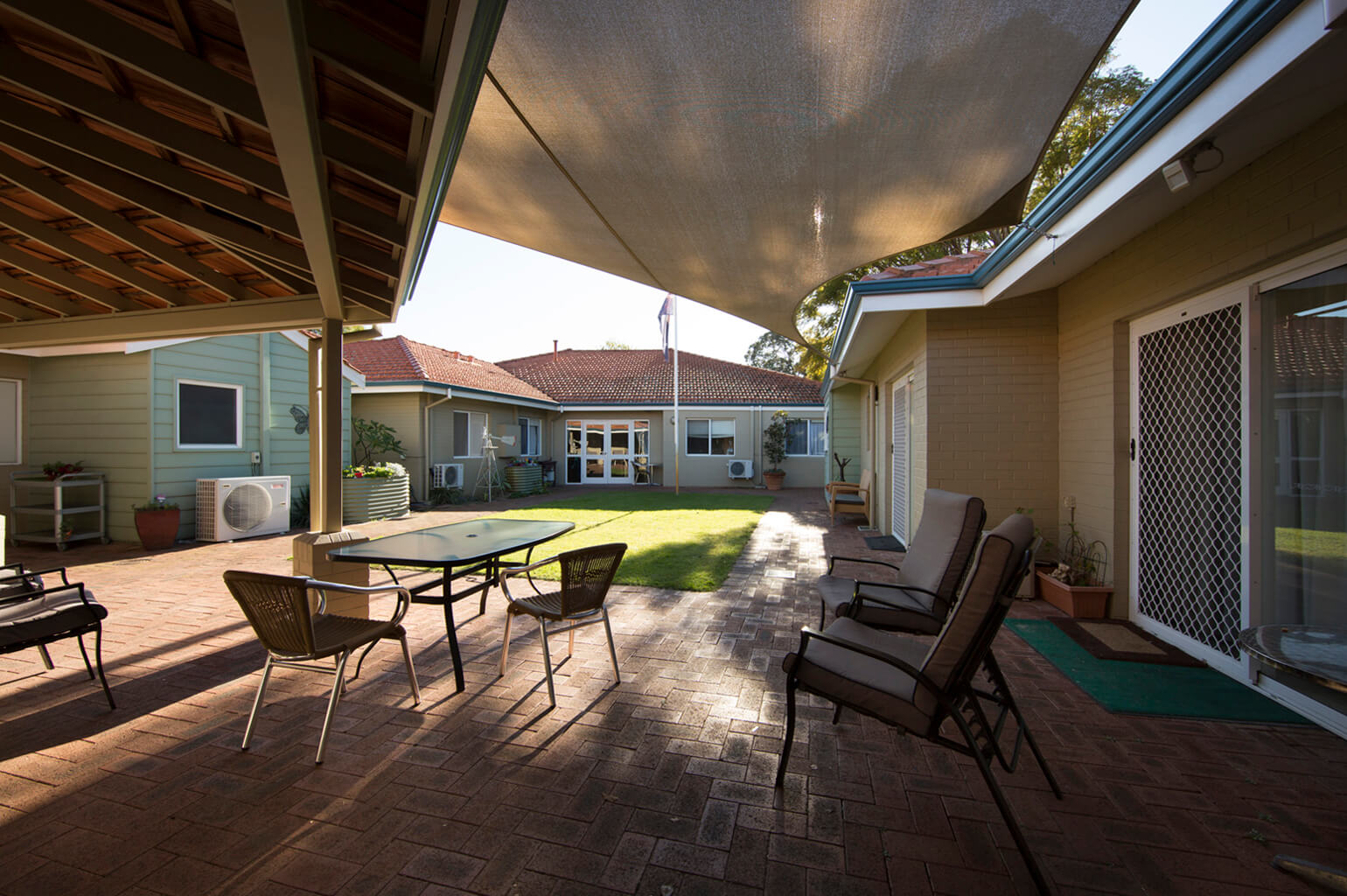 https://www.regis.com.au/site/wp-content/uploads/2016/04/Regis-Embleton4.jpg
