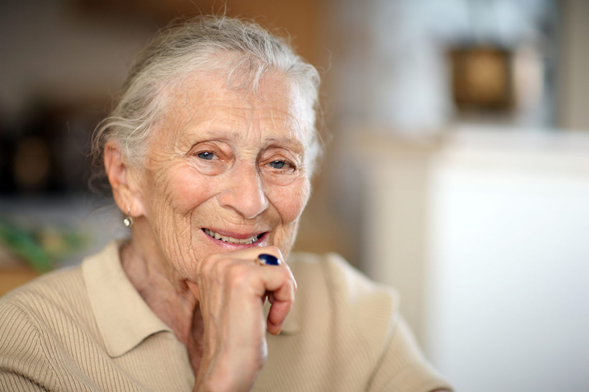 https://www.regis.com.au/site/wp-content/uploads/2017/06/Art-Therapy-Aged-Care-VIC-1160x772.jpg