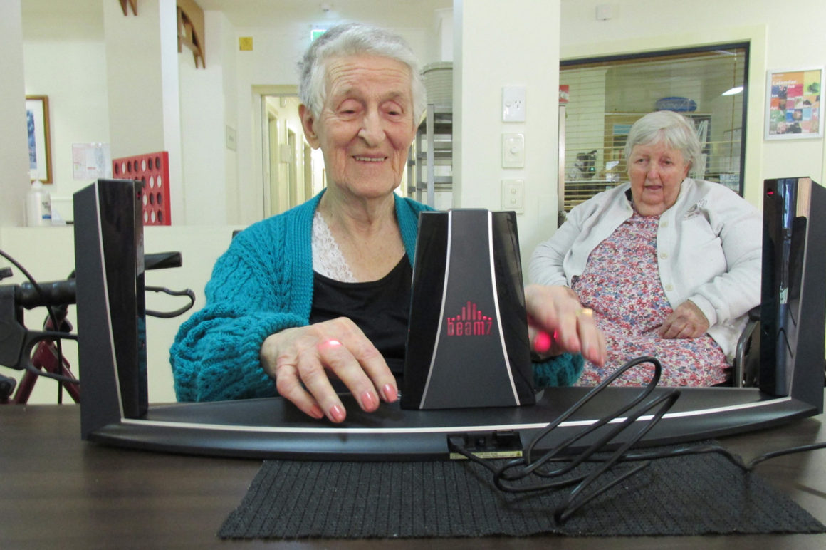 https://www.regis.com.au/site/wp-content/uploads/2017/10/Regis-Gatton-Residents-Music-Therapy-e1506920962567-1160x772.jpg