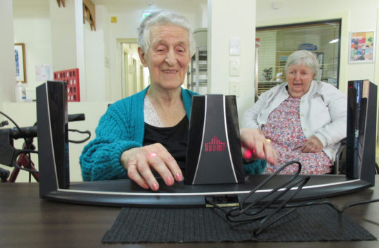 https://www.regis.com.au/site/wp-content/uploads/2017/10/Regis-Gatton-Residents-Music-Therapy-e1556241575406.jpg