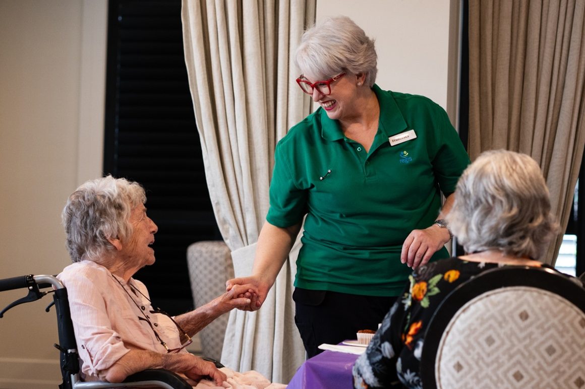 https://www.regis.com.au/site/wp-content/uploads/2025/10/4257-RegisAgedCare-QLDProperties_Photography_AmandaGooch-4-1160x772.jpg